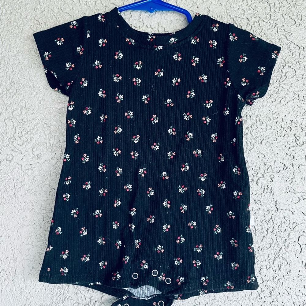 GUC 18-24m baby Goosebumps Black Ribbed Floral Shortie